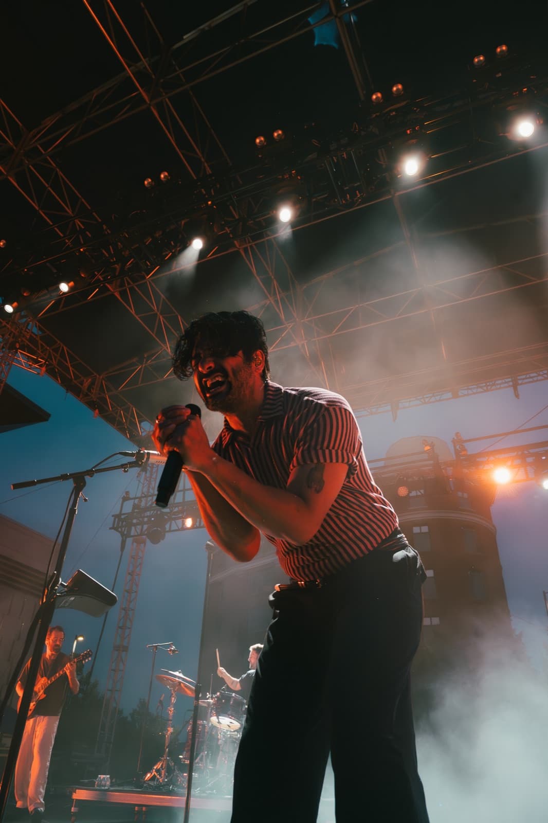 Young The Giant 04